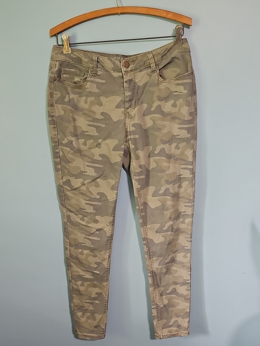 a.n.a Women’s Camouflage Stretchy Pant Jeggings Size 10